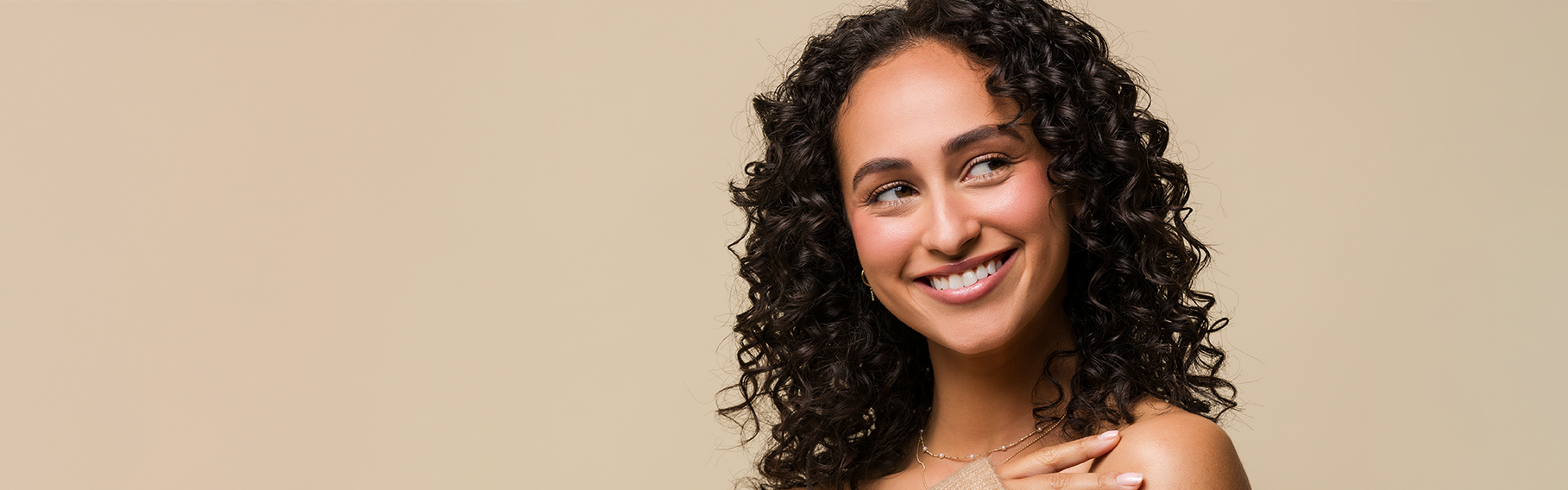 Woman with curly hair 